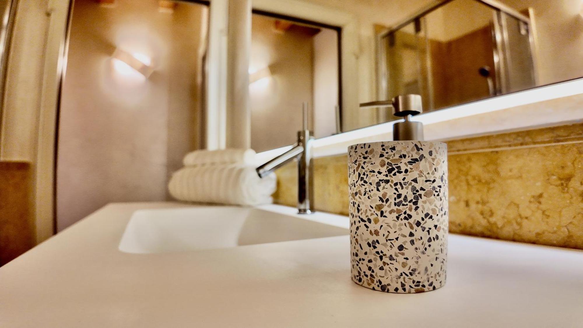 Mgh Luxury - Romeos Penthouse *